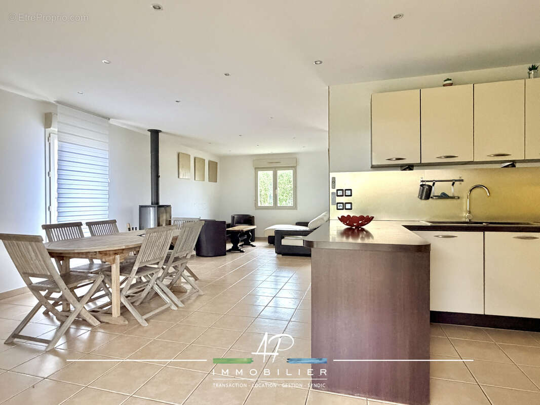 Maison à SAINT-JULIEN