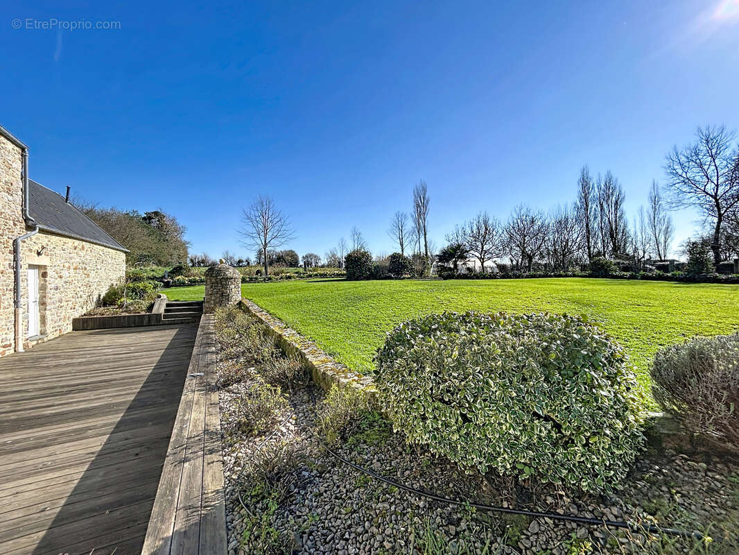 Maison à SAINT-MAURICE-EN-COTENTIN