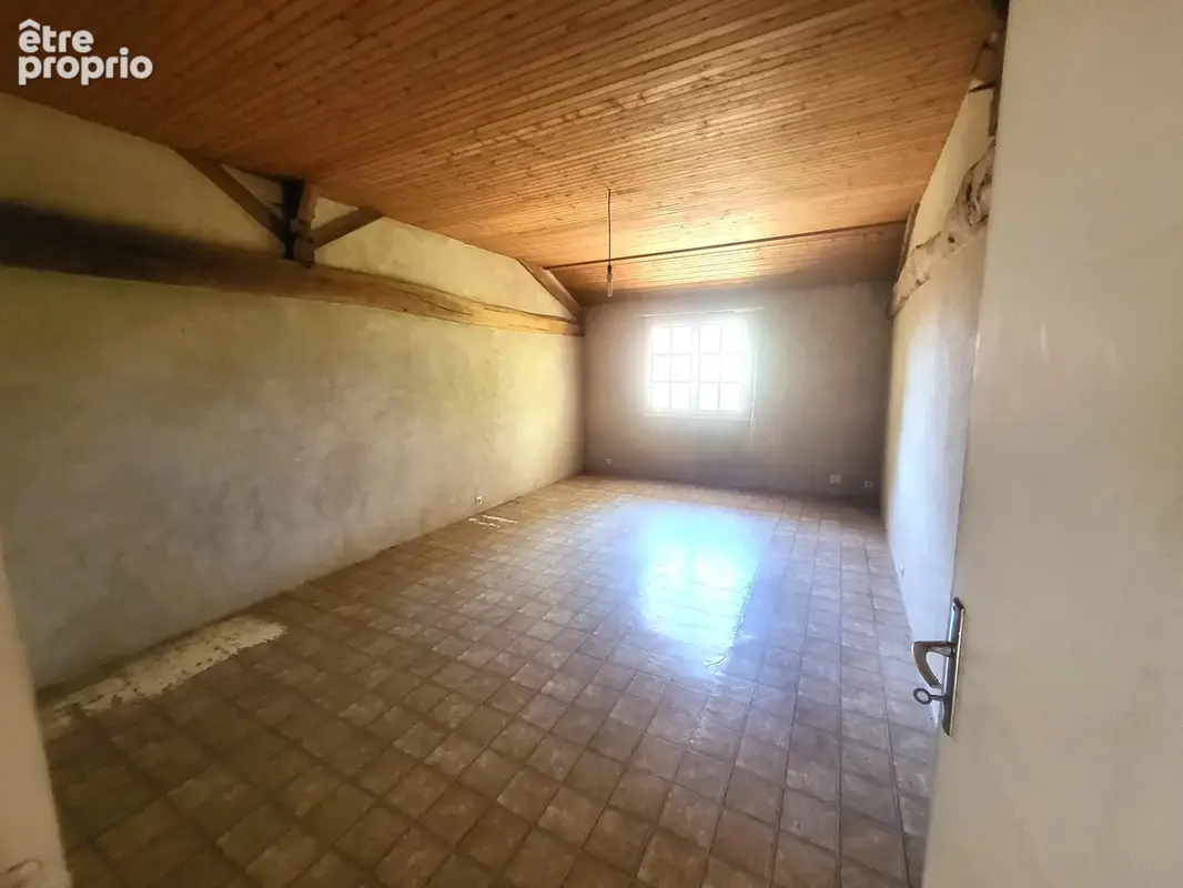Ensemble immobilier de caractère avec dépendances, jardin arboré et beau potentiel - photo 14