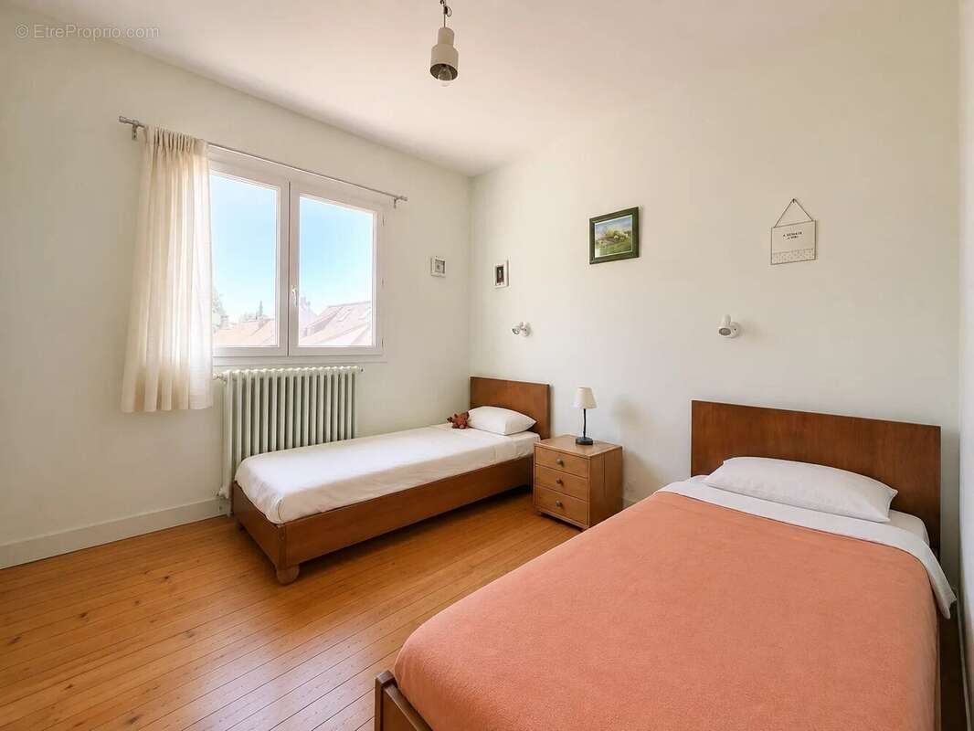 Maison familiale avec logement indépendant et dépendances - photo 7