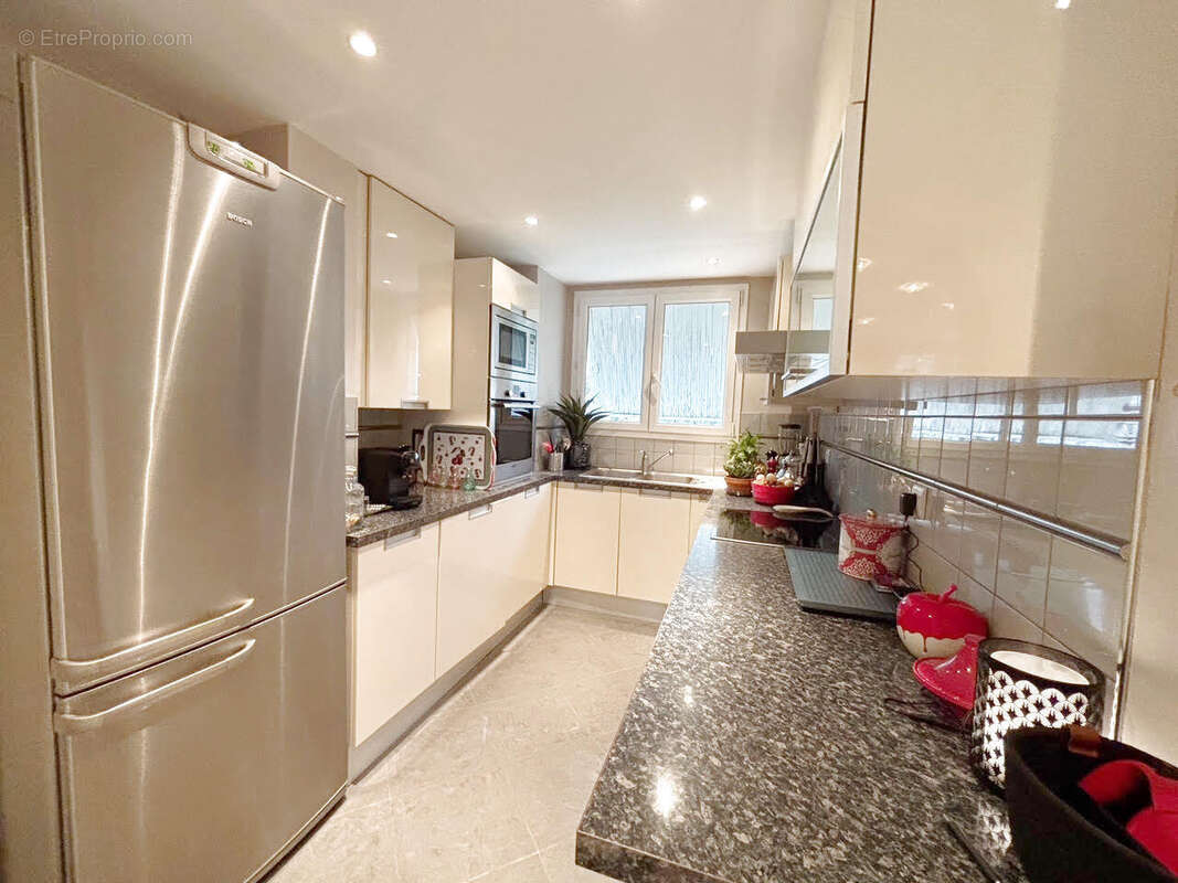 À vendre   Spacieux F4 avec balcon, cave et place de parking   Montmorency - photo 3