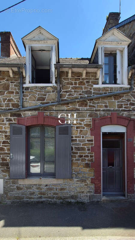 Maison de ville avec jardin, dependances, terrasse et lavoir   centre de lamballe - photo 13