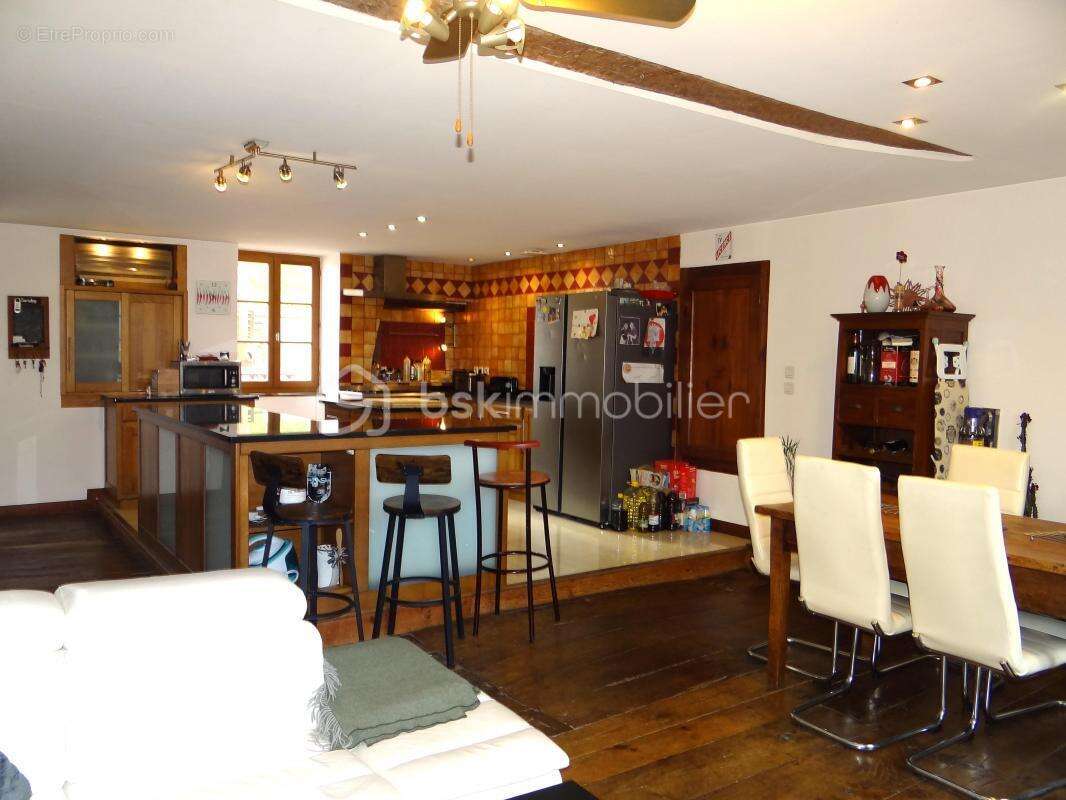 Commerce à SAINT-JEAN-PIED-DE-PORT