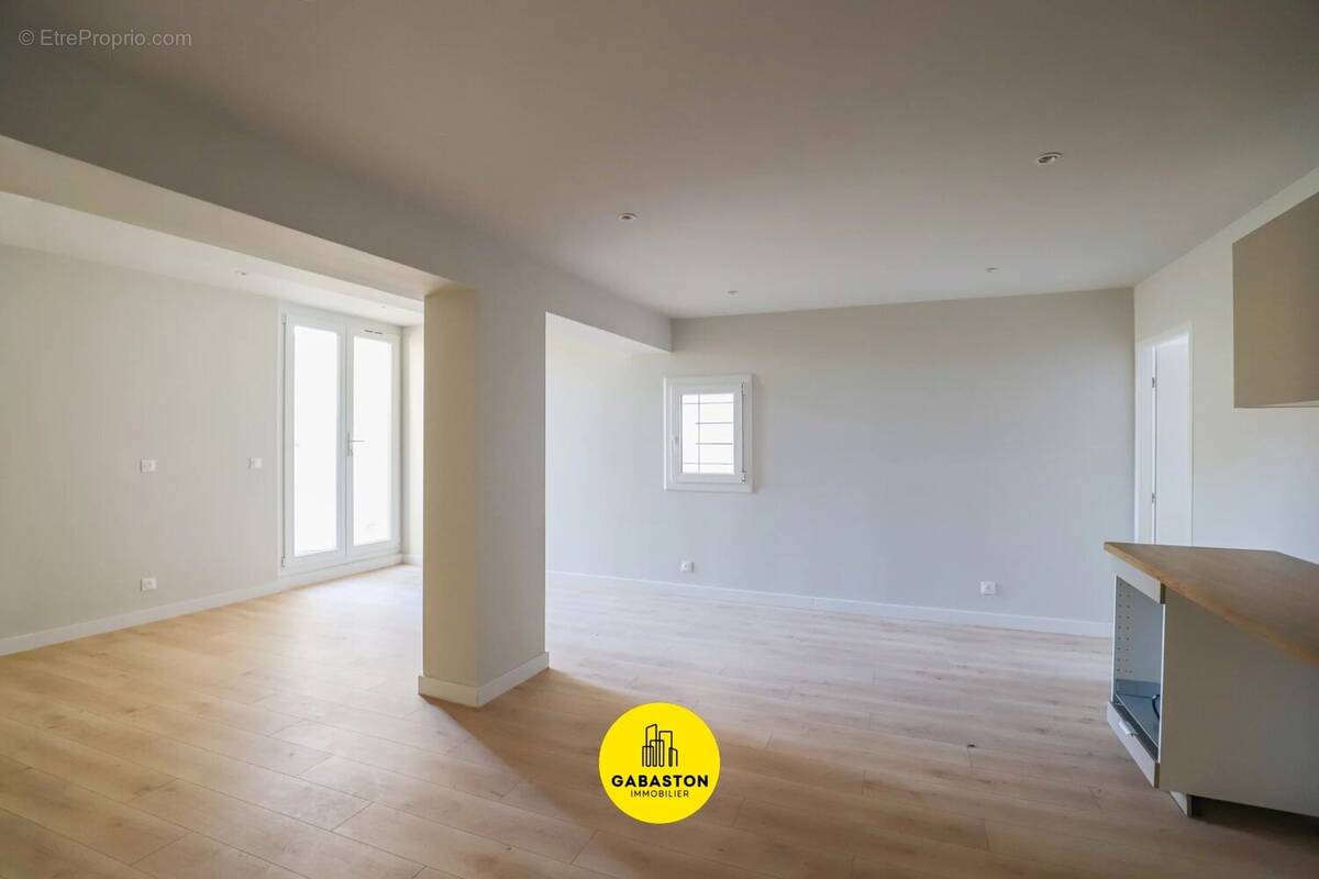 Appartement à MARSEILLE-1E