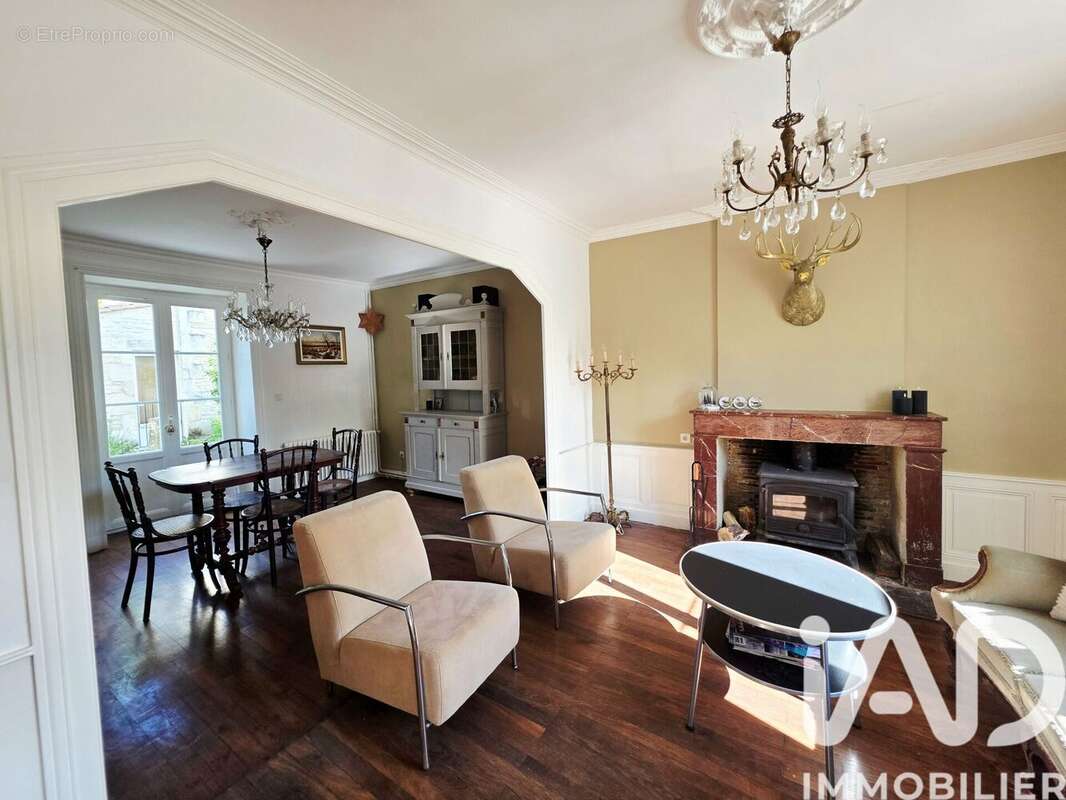 Maison 261 m² à Rouillac  - photo 9
