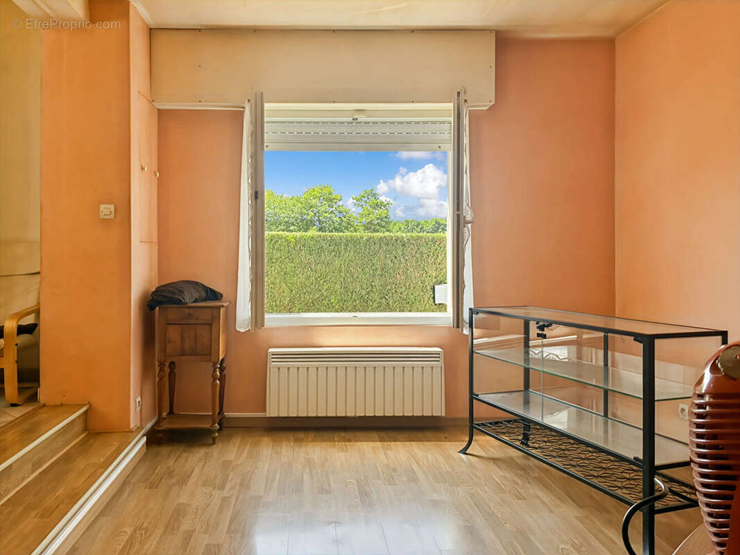 EN EXCLUSIVITÉ - Maison de plain-pied à Feins - 85 m² -Panneaux photovoltaïques, Terrain 7 300 m² , Dépendances - photo 7