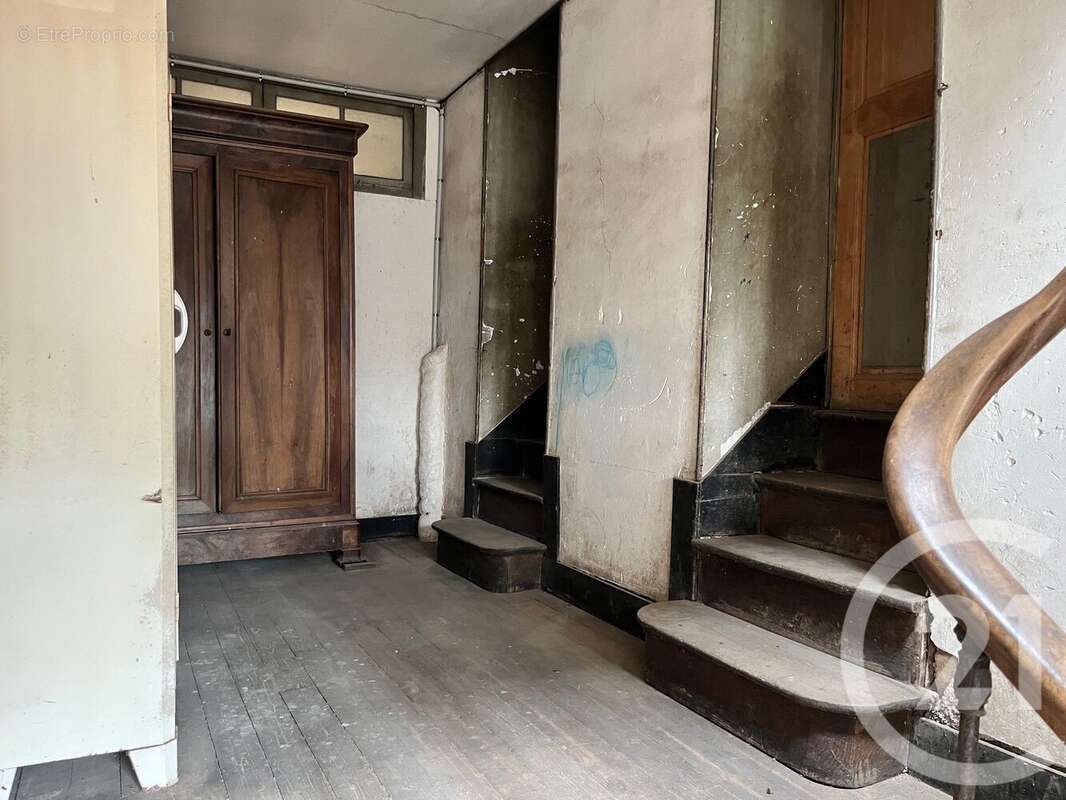 Maison à CHATEAUNEUF-VAL-DE-BARGIS