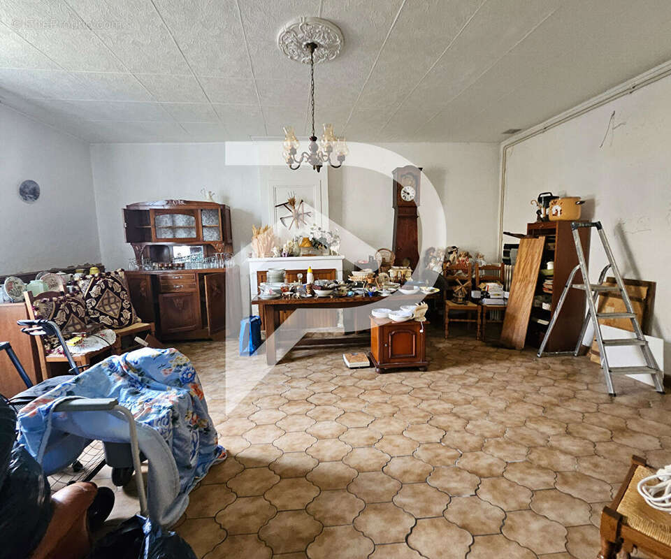 Maison à CHAILLEVETTE