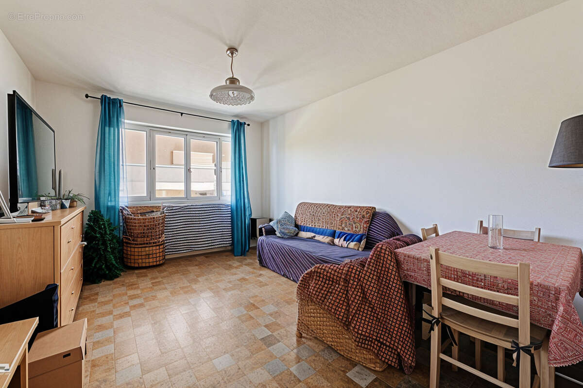 Appartement à MARSEILLE-3E