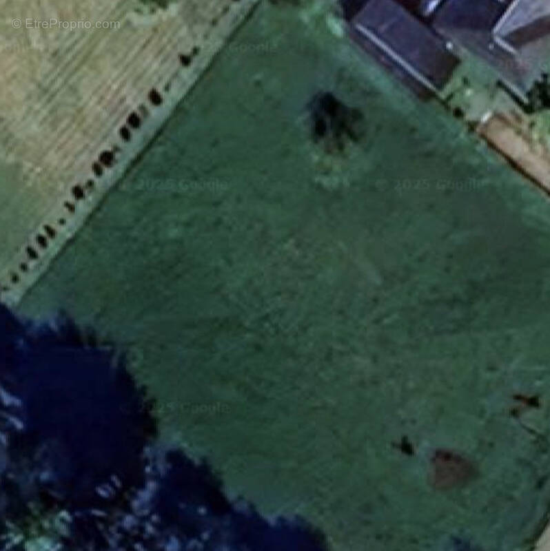 Terrain à SAINT-GERMAIN-LES-VERGNES