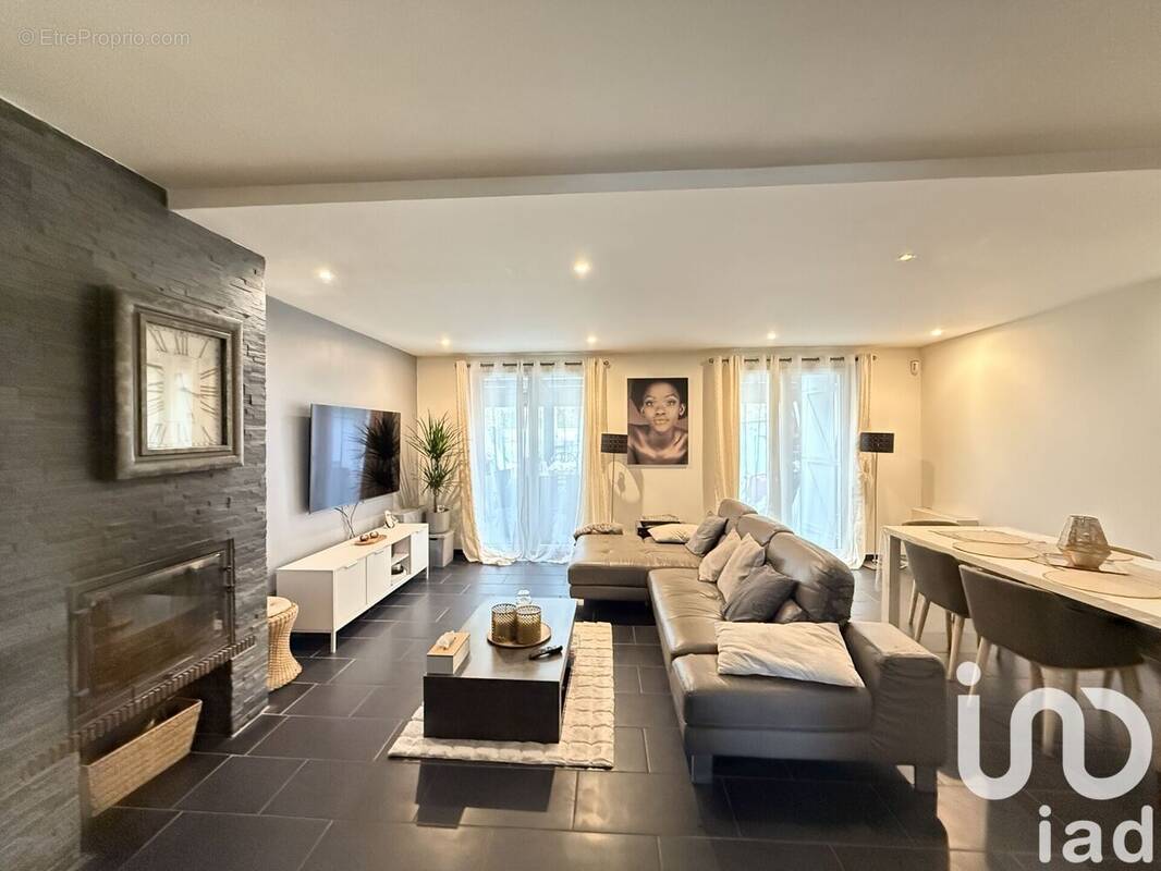 Photo 1 - Maison à SAVIGNY-LE-TEMPLE