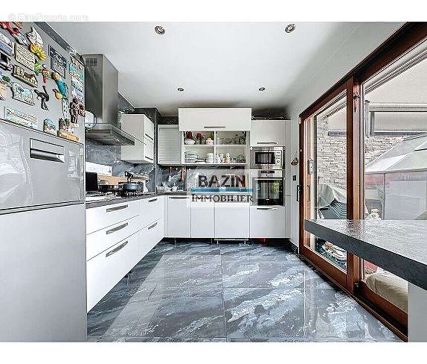 Maison à SAINTE-GENEVIEVE-DES-BOIS