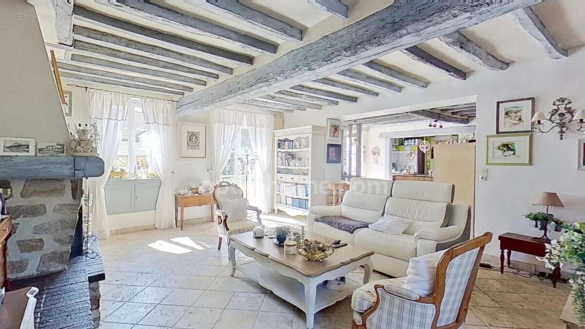 SAINT SIMEON - Longère de 11 pièces avec 2 piscines et 6 chambres sur 8700 m² - photo 4