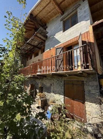 Maison à LES CHAPELLES