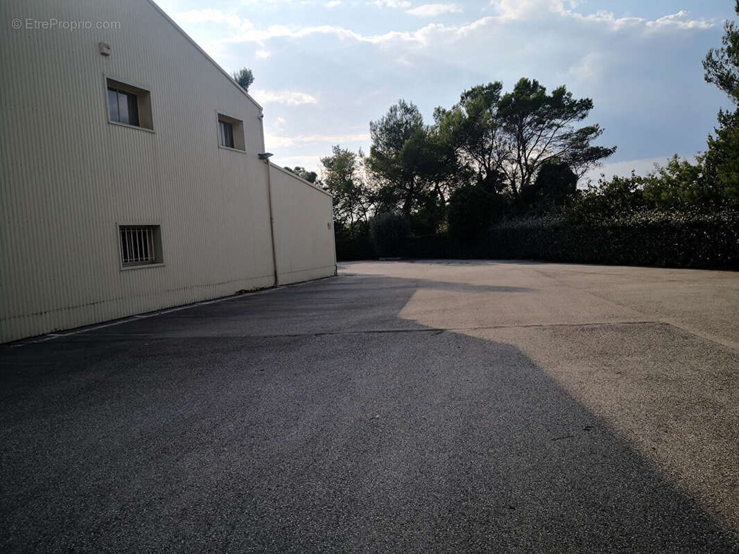 Commerce à ROQUEBRUNE-SUR-ARGENS