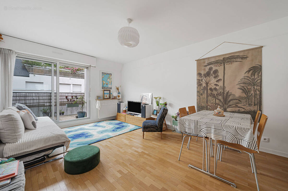 Appartement à PARIS-14E