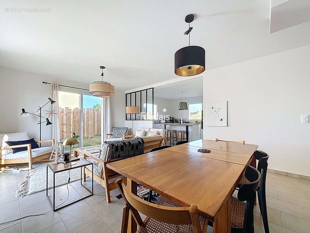 Maison 117 m² à Moyon  - photo 3