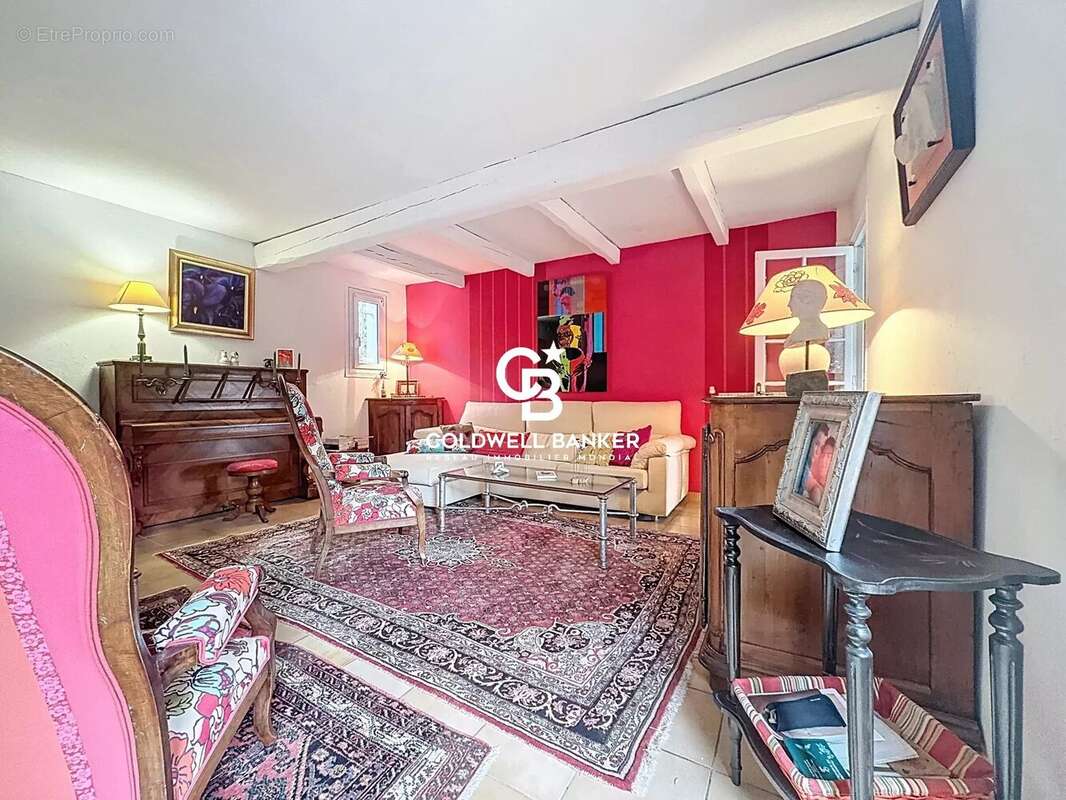 Maison à BAGNOLS-EN-FORET