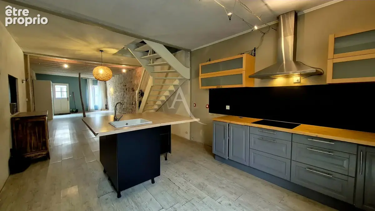 À DÉCOUVRIR - Une maison de ville pleine de charme avec jardin arboré ! - photo 9