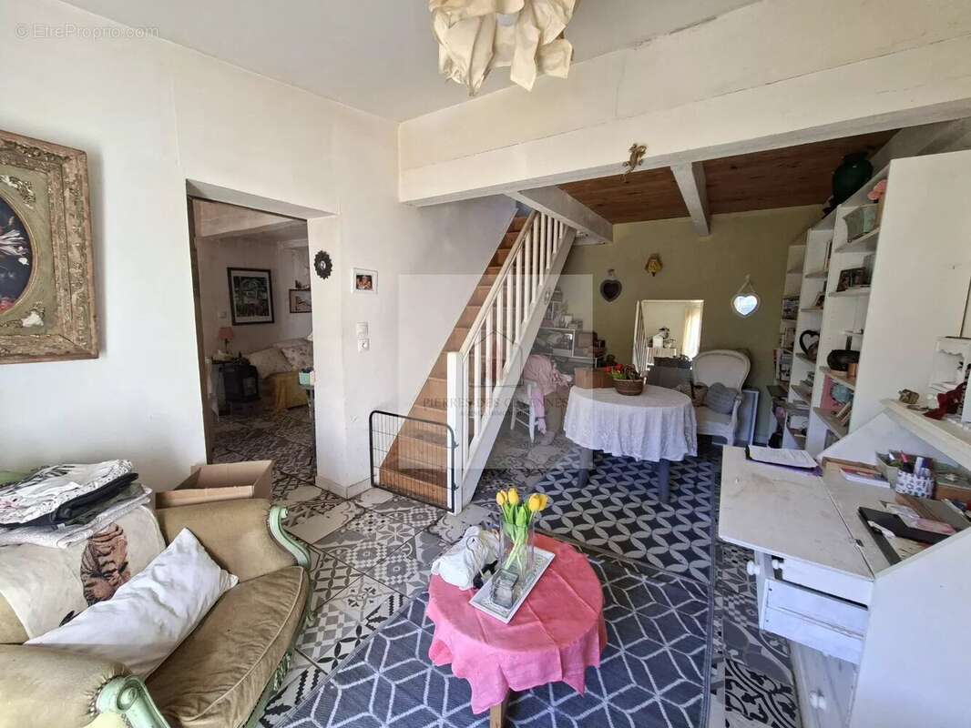 Maison à LE COLLET-DE-DEZE