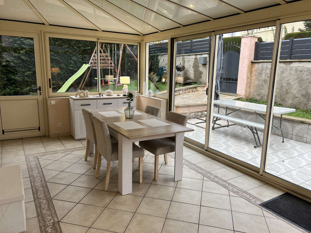 Maison à LE CHAMBON-FEUGEROLLES