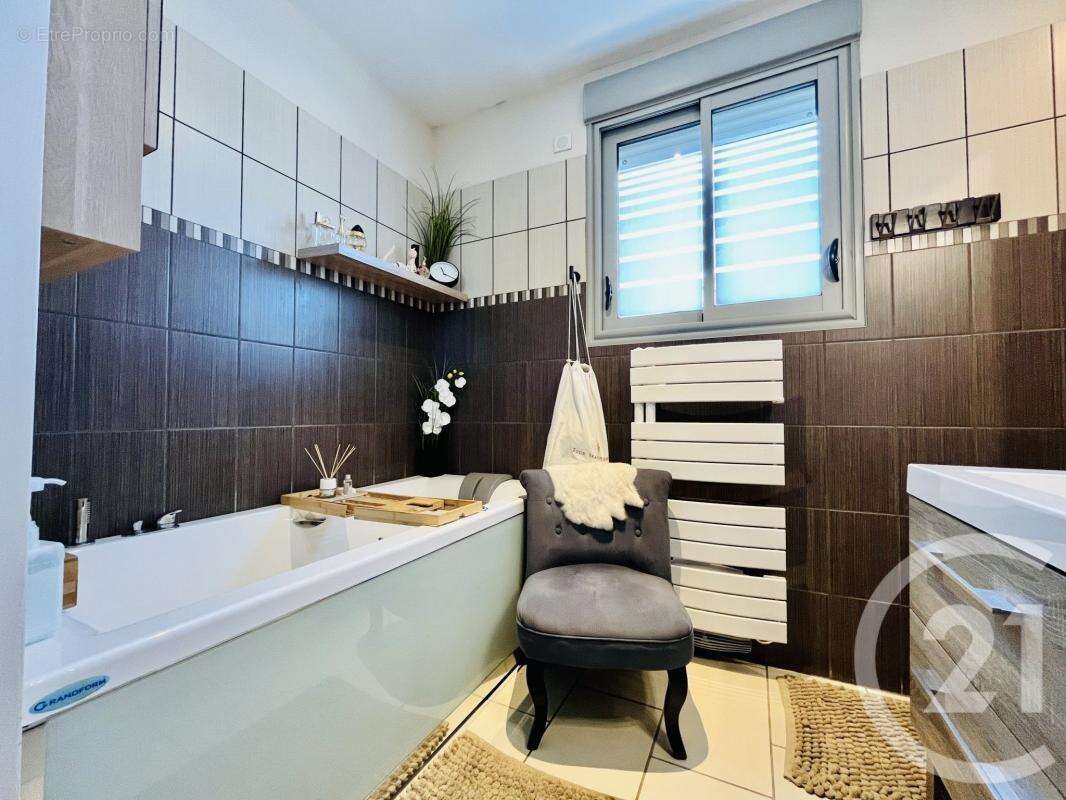 Maison à SAINT-YRIEIX-LA-PERCHE