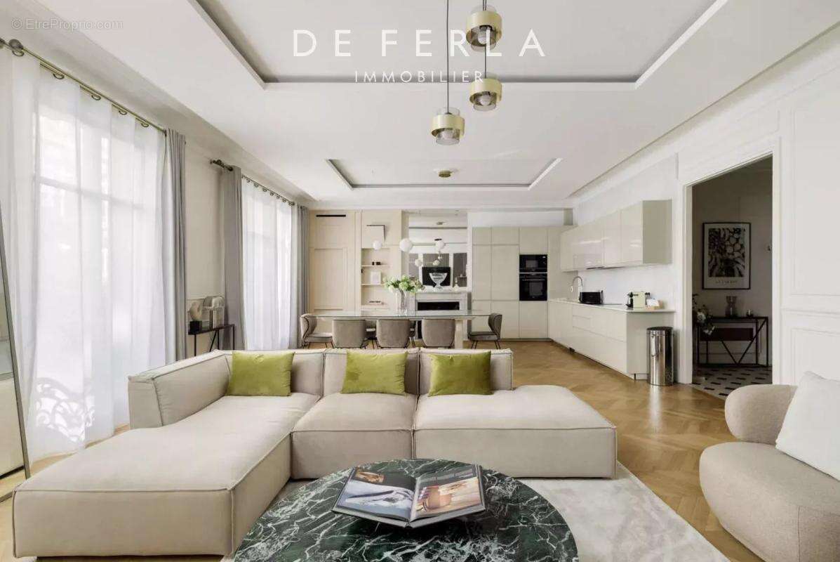 Appartement à PARIS-8E