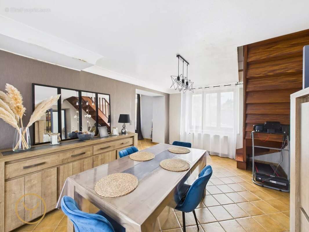 Maison à MARIGNY-LE-CHATEL