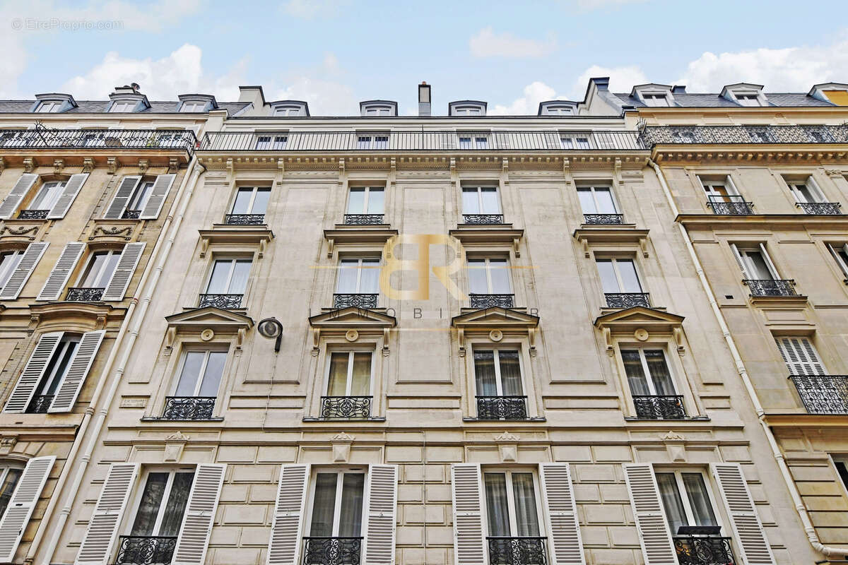 Appartement à PARIS-17E