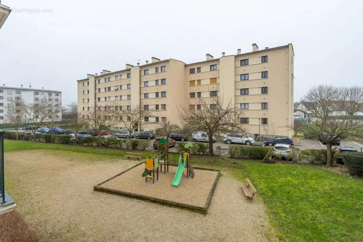 Appartement à LES CLAYES-SOUS-BOIS
