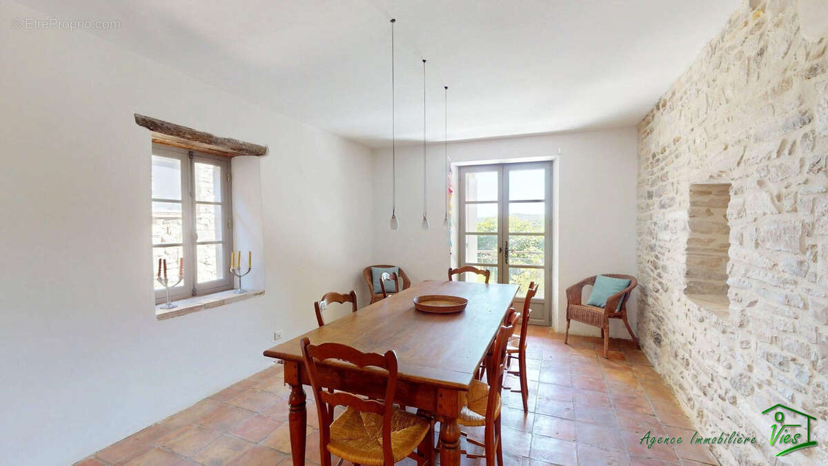 Maison à SAINT-HIPPOLYTE-DE-CATON