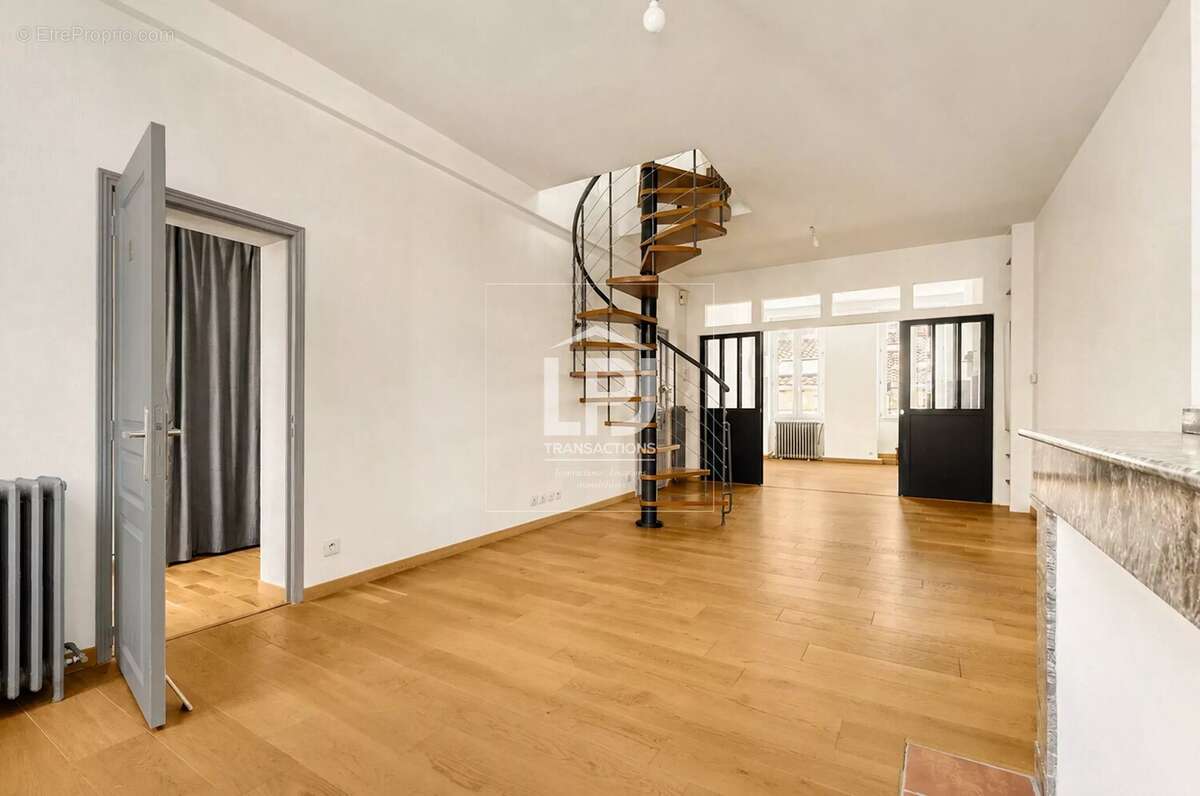Bel appartement traversant T3 de 90 m² – Duplex, dernier étage – Petite copropriété, calme, quartier Marengo / La Colonne - photo 2