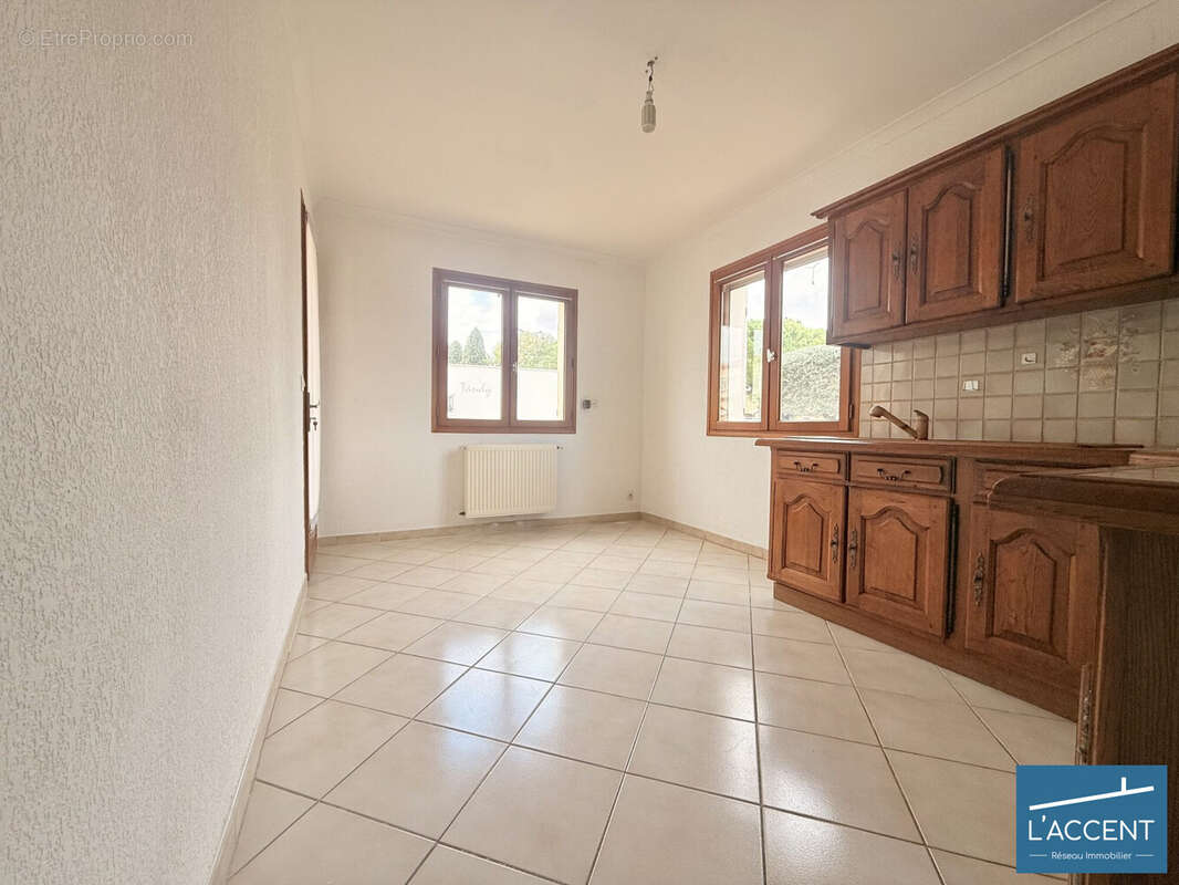 Cuisine - Maison à VERGEZE