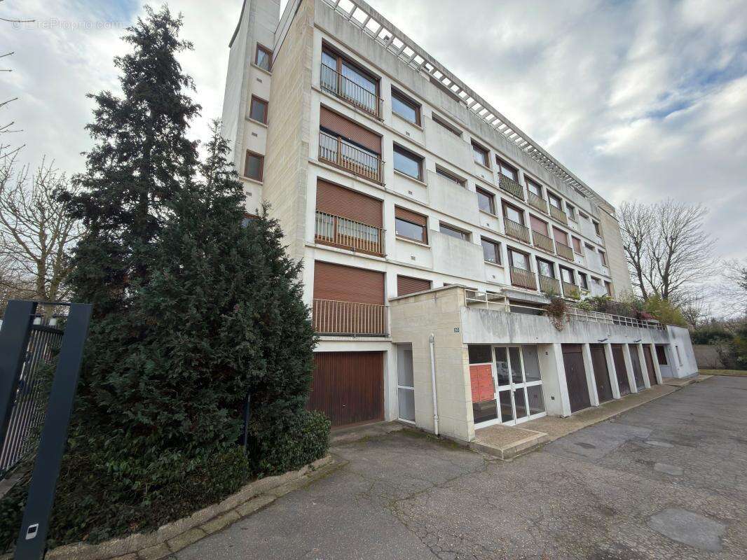 Appartement à SAINT-MAUR-DES-FOSSES