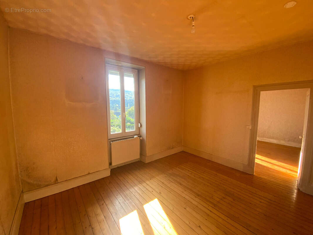 Maison à SAINT-SERNIN-DU-BOIS