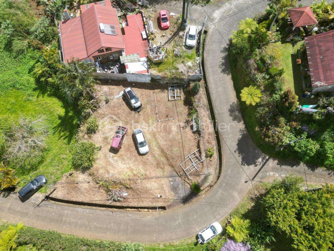 Terrain à LE TAMPON