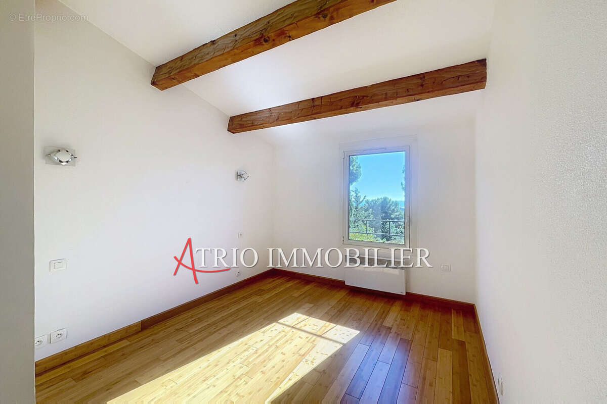 Maison à SAINT-LAURENT-DU-VAR