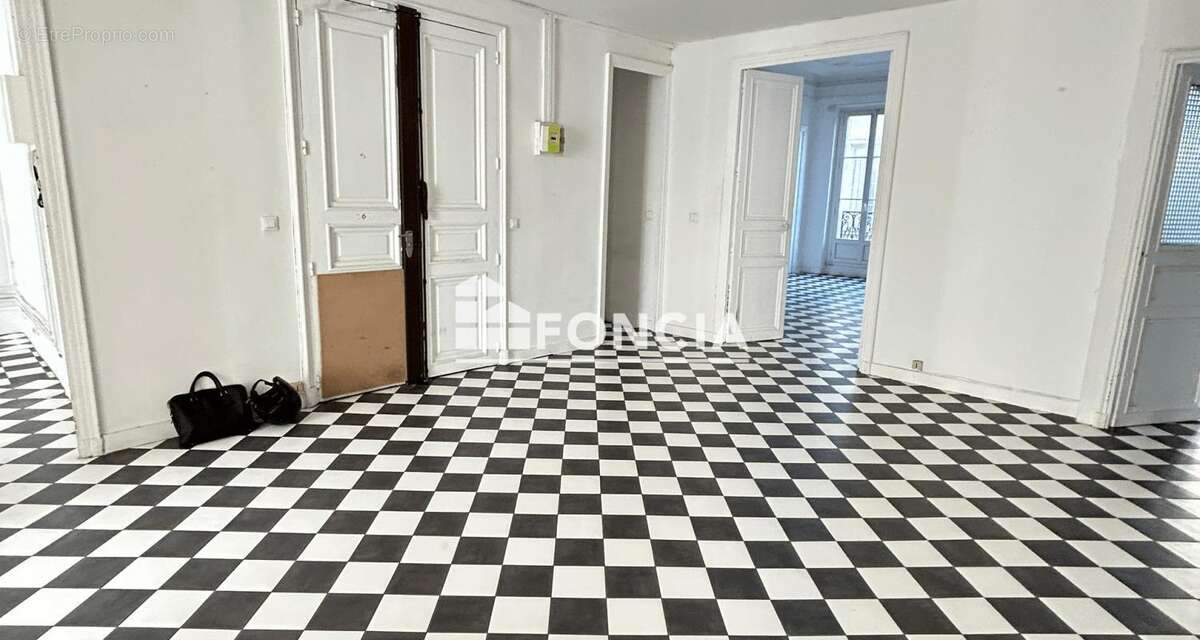Appartement à MARSEILLE-1E