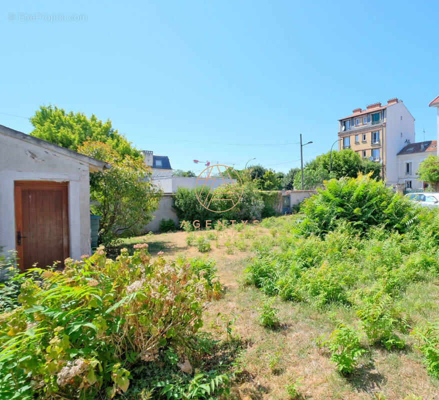 Terrain à CHAMPIGNY-SUR-MARNE