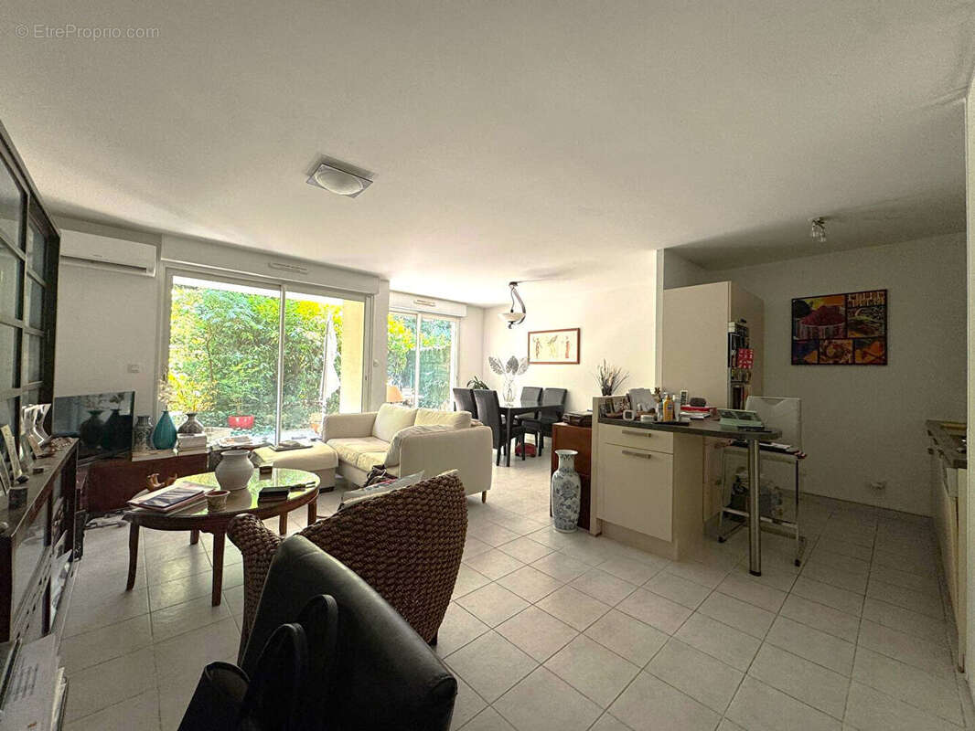 Appartement à BAGNOLS-SUR-CEZE