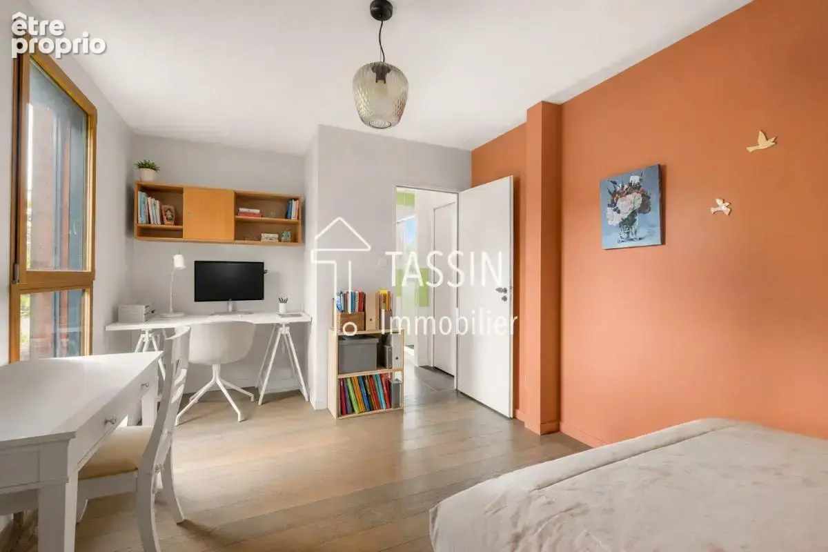 Tassin - Villa d'architecte au cœur d'un écrin de verdure - photo 9