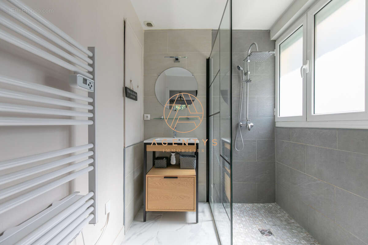 Appartement à SAINT-MAUR-DES-FOSSES