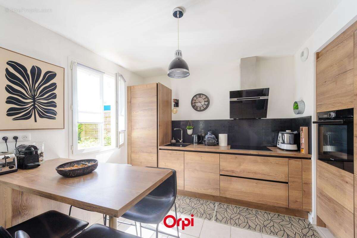 Appartement T3 avec vaste terrasse, 2 parkings privés et cave - photo 2