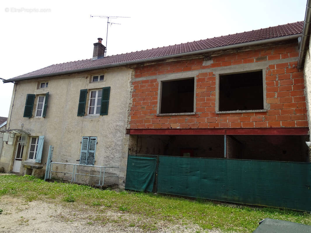 Maison à MONTIGNY-SUR-AUBE