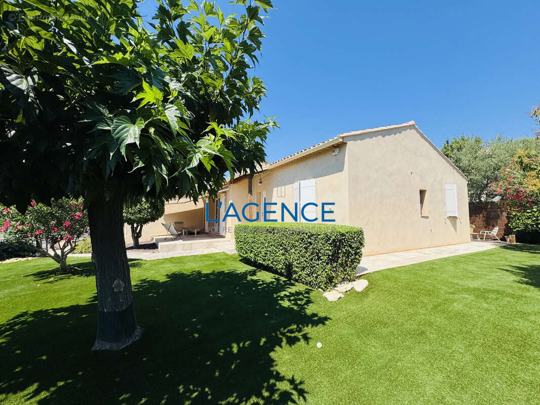 Maison de plain pied rénovée T5 90m2 avec terrain 447m2 - photo 6