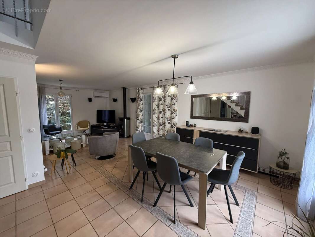 Maison à MONTELIMAR