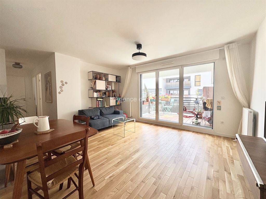 Appartement à COURBEVOIE