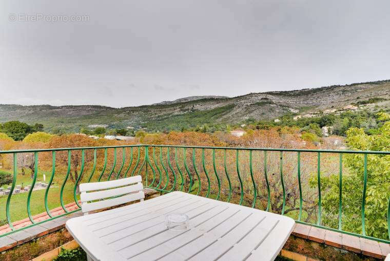 Commerce à SAINT-VALLIER-DE-THIEY