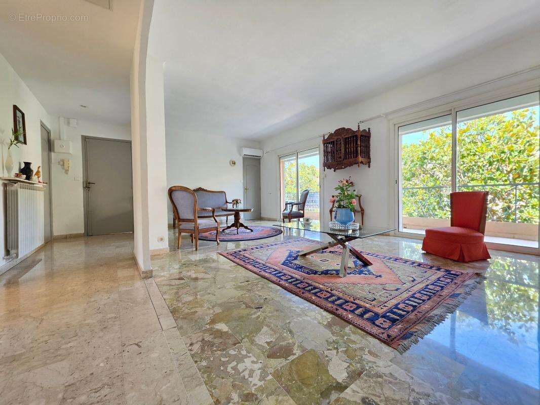 Appartement t4 avec terrasses et cave a vendre centre-ville de sanary-sur-mer - photo 3