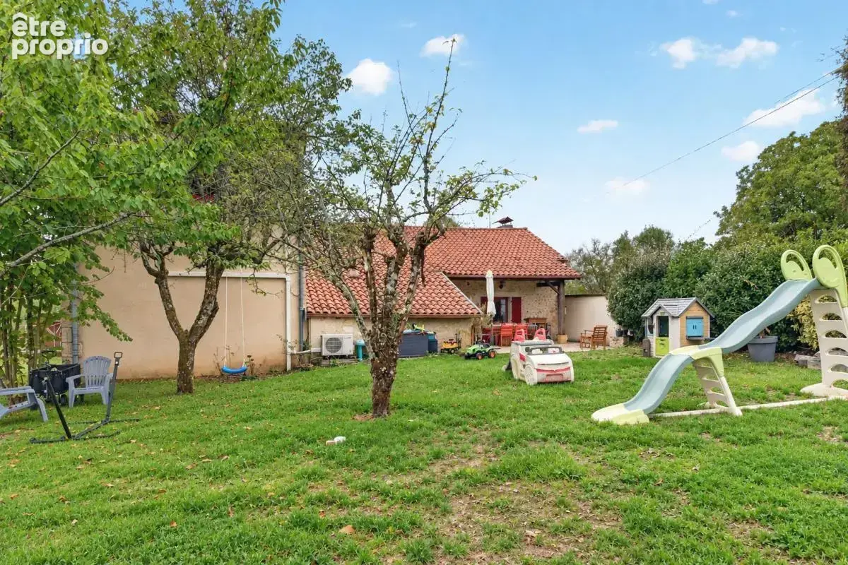 Séjour cathédrale, pierre et jardin : maison avec séchoir à Veyrines-de-Vergt - photo 2
